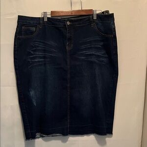 Be Girl Dark Blue denim distressed raw hem Pencil Skirt size 3XL USED